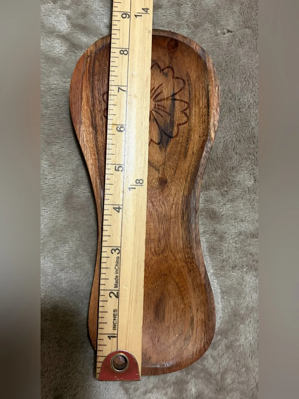 Carved Acacia Wood Spoon Rest with Laser-Engraved Floral Design